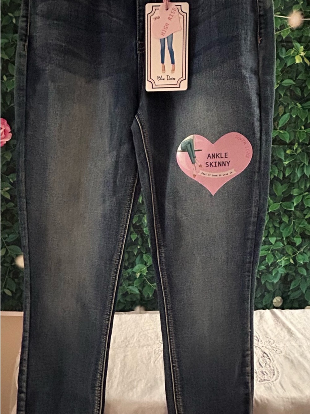 FOLLOW ME ON VINTED! samanthaj225
THE SITE IS OFFERING FREE SHIPPING RIGHT NOW
